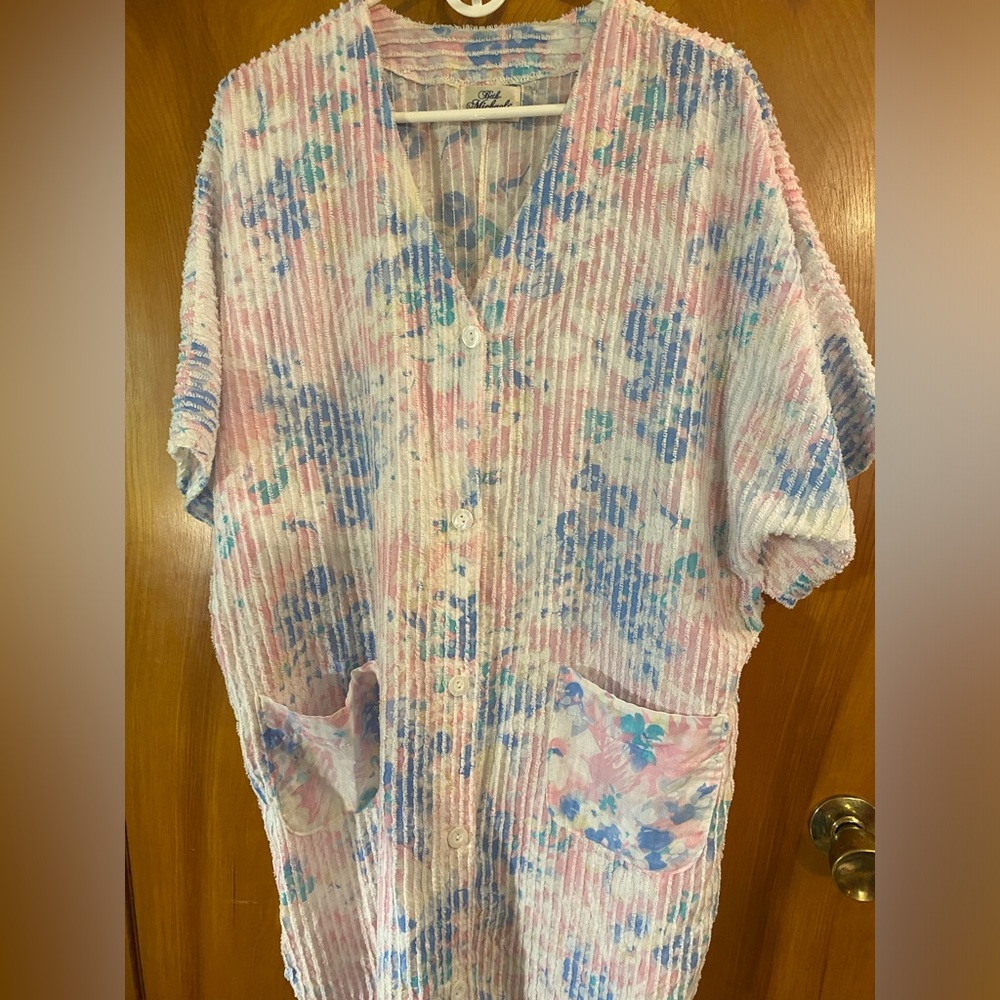 Ladies “BETH MICHAELS” leisureware robe or beach coverup
